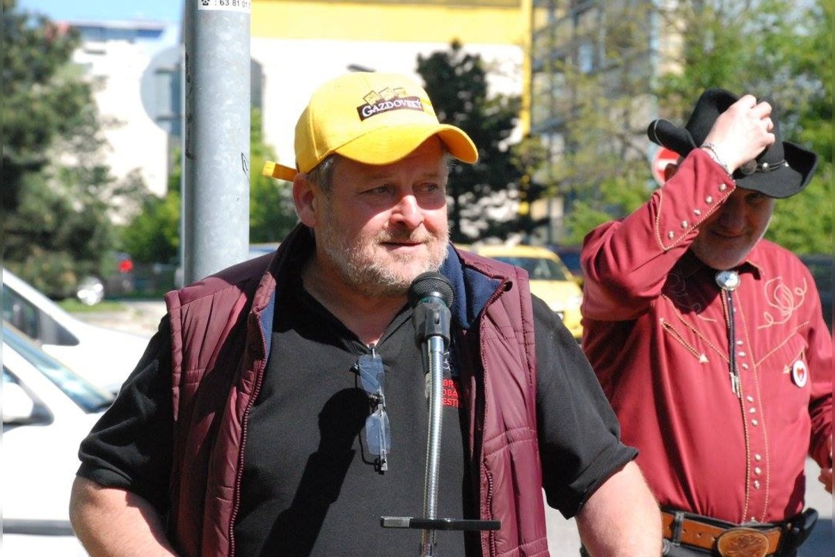 FOTO: Dúbravčania prišli o kolegu, priateľa a dušu mestskej časti Ľuba Navrátili, foto 3