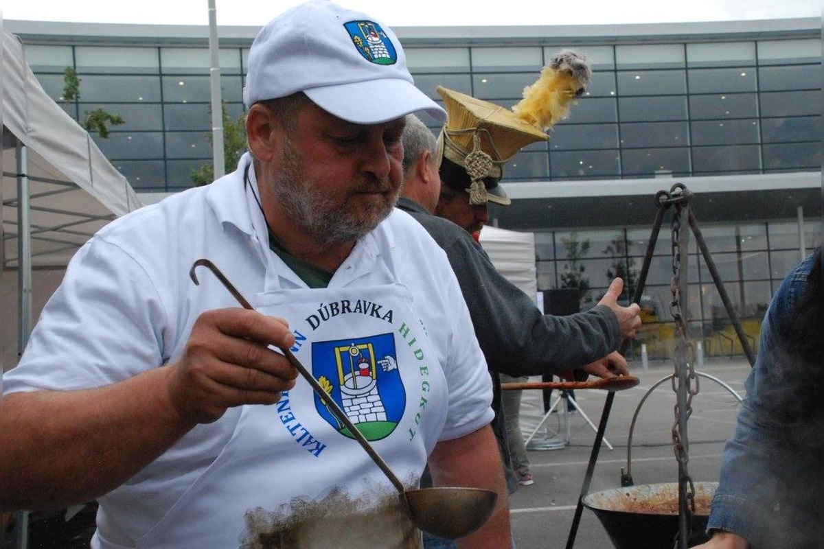 FOTO: Dúbravčania prišli o kolegu, priateľa a dušu mestskej časti Ľuba Navrátili, foto 5