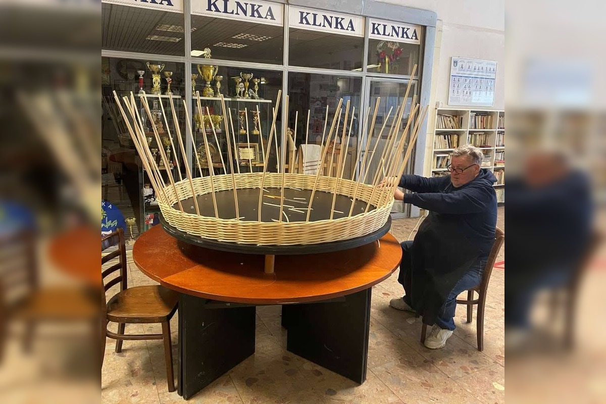 FOTO: Dúbravčania prišli o kolegu, priateľa a dušu mestskej časti Ľuba Navrátili, foto 6