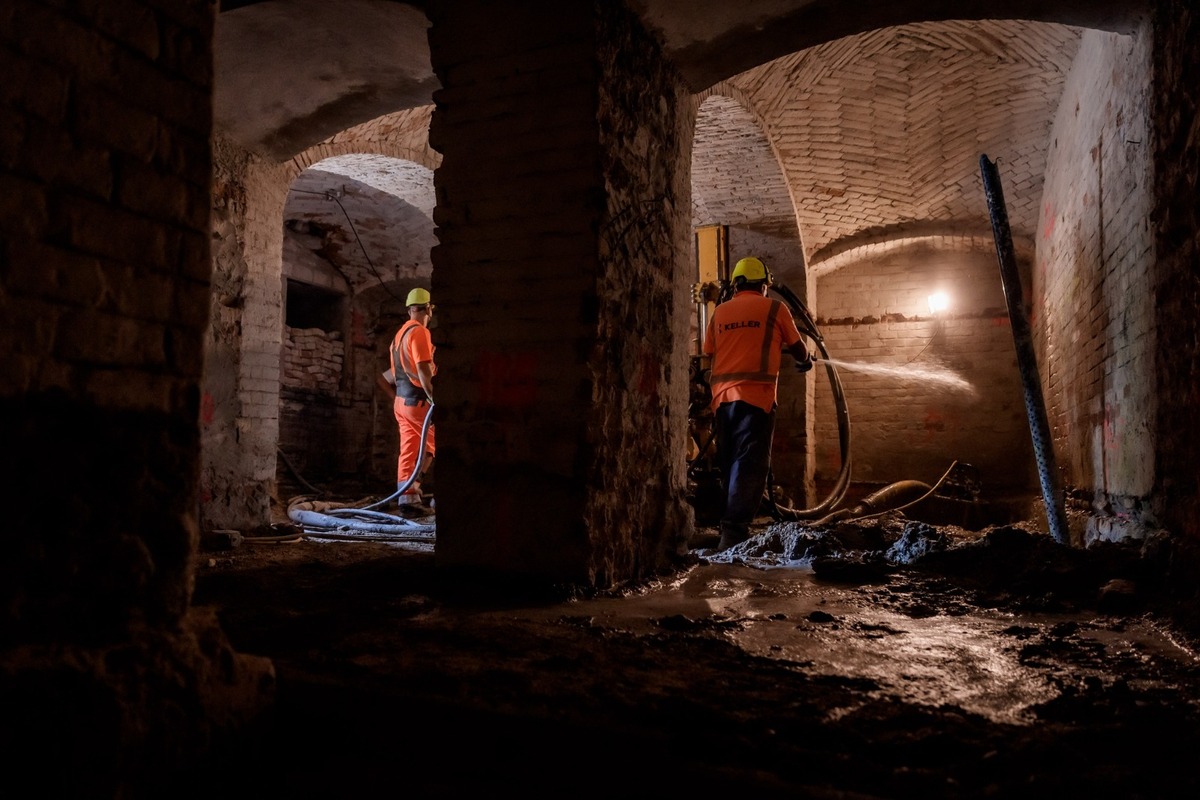 FOTO: Rekonštrukcia kaštieľa v Rusovciach, foto 1