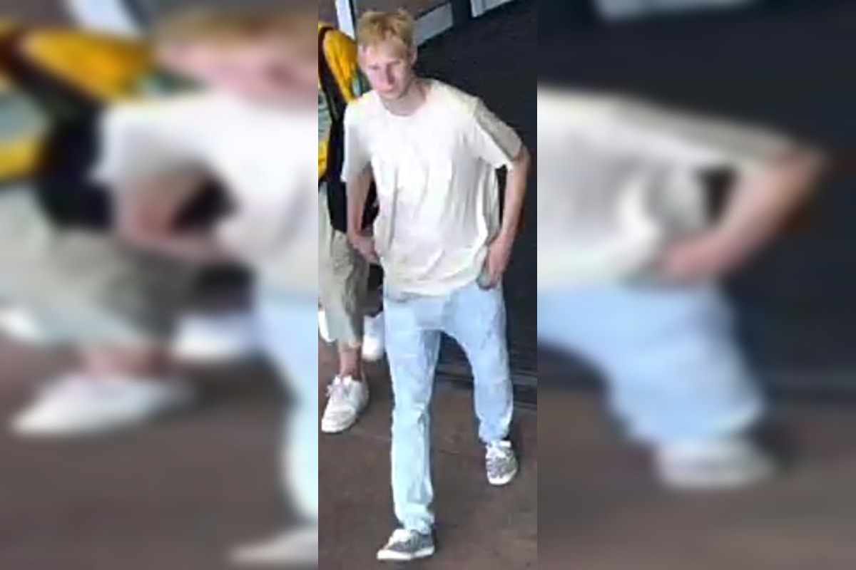 FOTO: Policajti z Bratislavy pátrajú po totožnosti týchto mladíkov, objasniť by mohli nedávnu krádež, foto 1