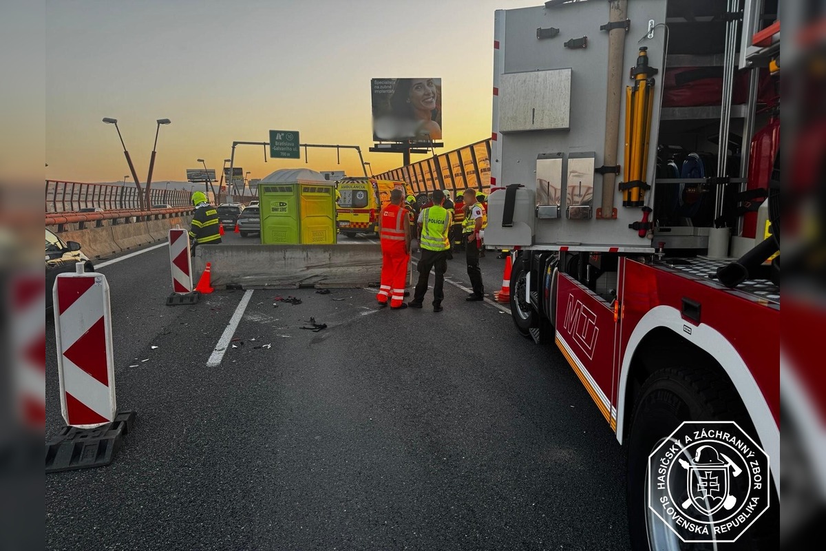 FOTO:  Auto skončilo na D1 na streche, foto 2