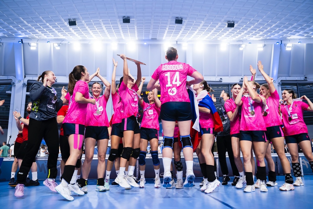 FOTO: Historický úspech hádzanárskej reprezentácie: Hádzanárske zlaté dievčatá píšu históriu, Slovensko má zlato z ME , foto 5