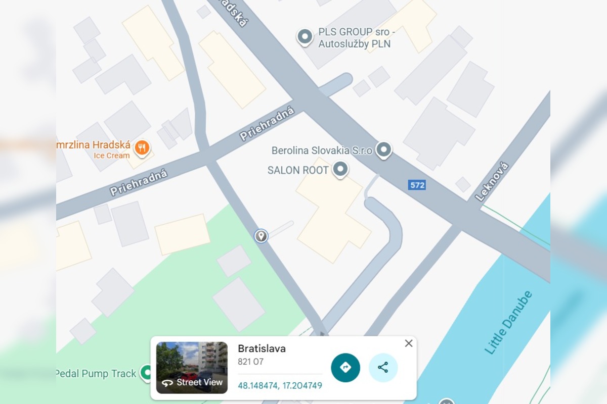 FOTO: Pozemok, cez ktorý prechádzajú vo Vrakuni autobusy, foto 2