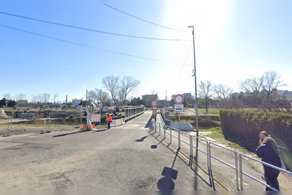 FOTO: Pozemok, cez ktorý prechádzajú vo Vrakuni autobusy, foto 4