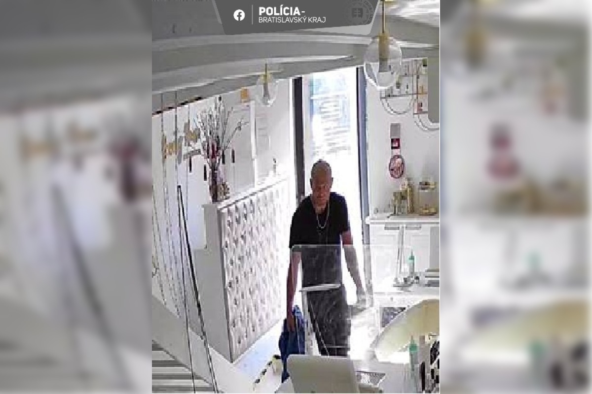 FOTO: Poznáte túto osobu? Polícia pátra po páchateľovi krádeže v bratislavskom salóne krásy, foto 1