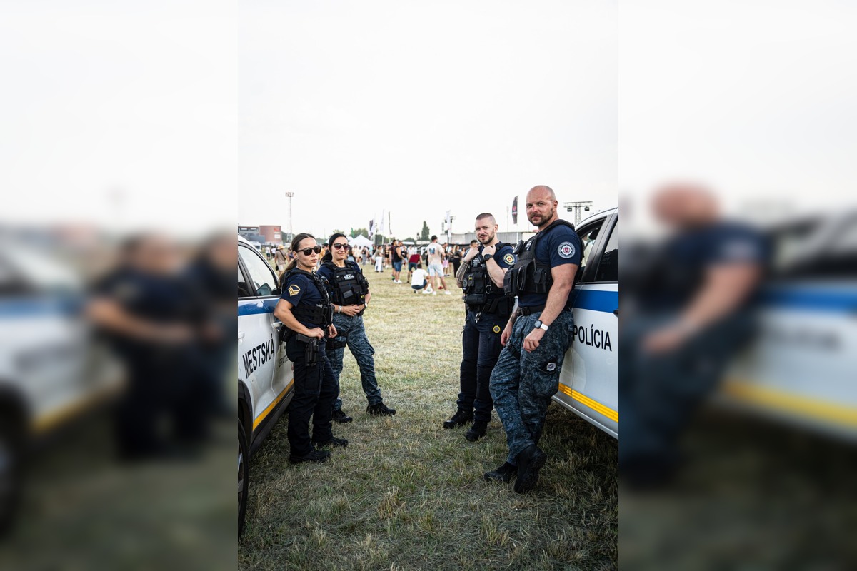 FOTO: Policajti pomáhali na Lovestreame, foto 1