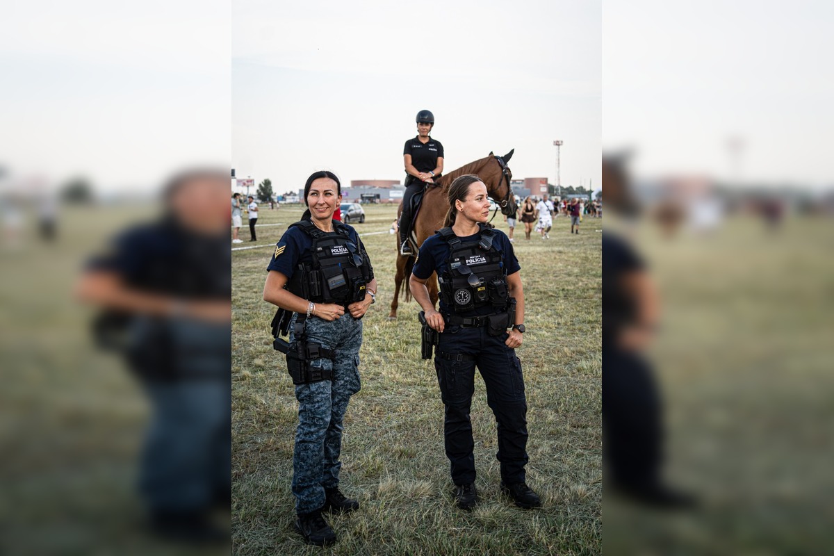 FOTO: Policajti pomáhali na Lovestreame, foto 6