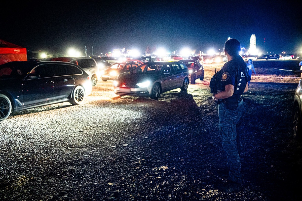FOTO: Policajti pomáhali na Lovestreame, foto 9