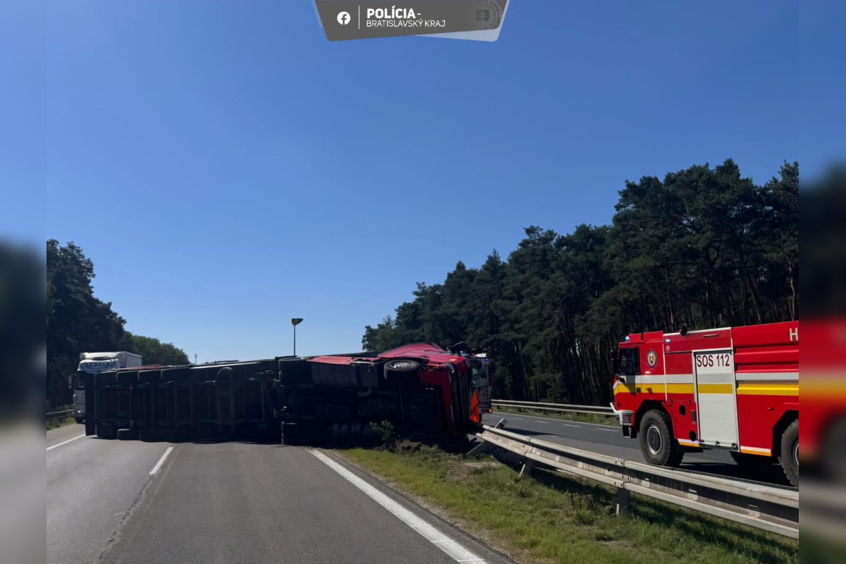 FOTO: Nehoda kamiónu na D2, foto 1