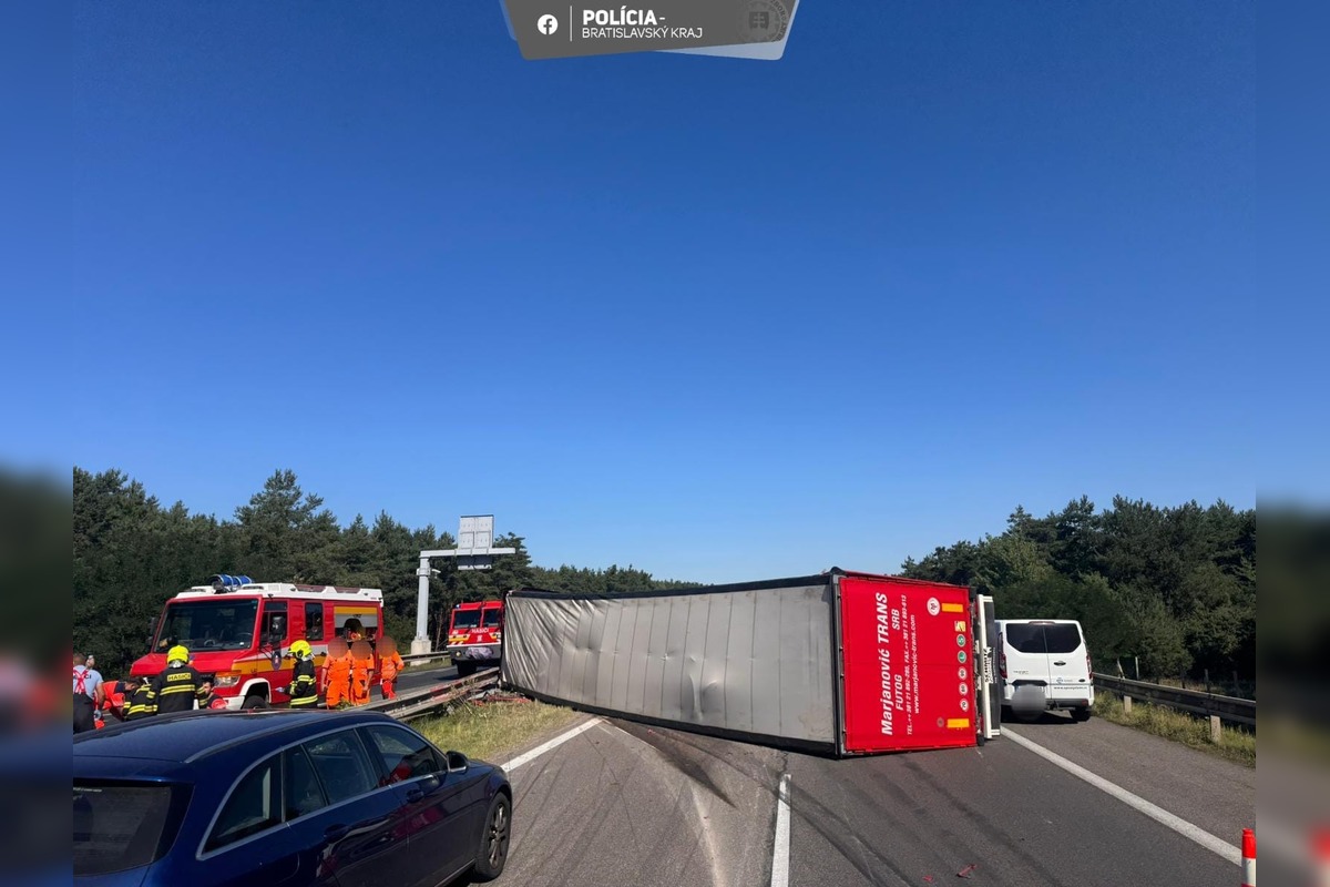 FOTO: Nehoda kamiónu na D2, foto 2