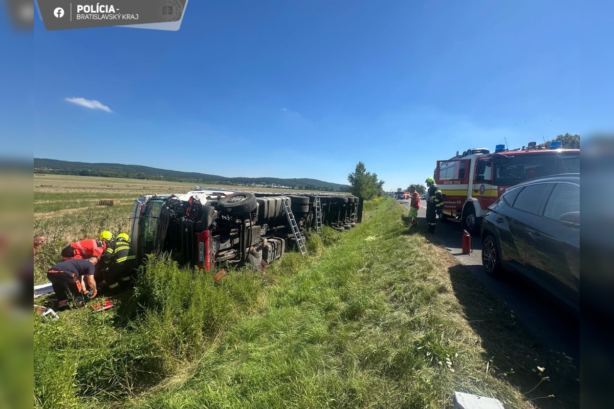 FOTO: Nehoda kamiónu na D2 v smere do Bratislavy, foto 1