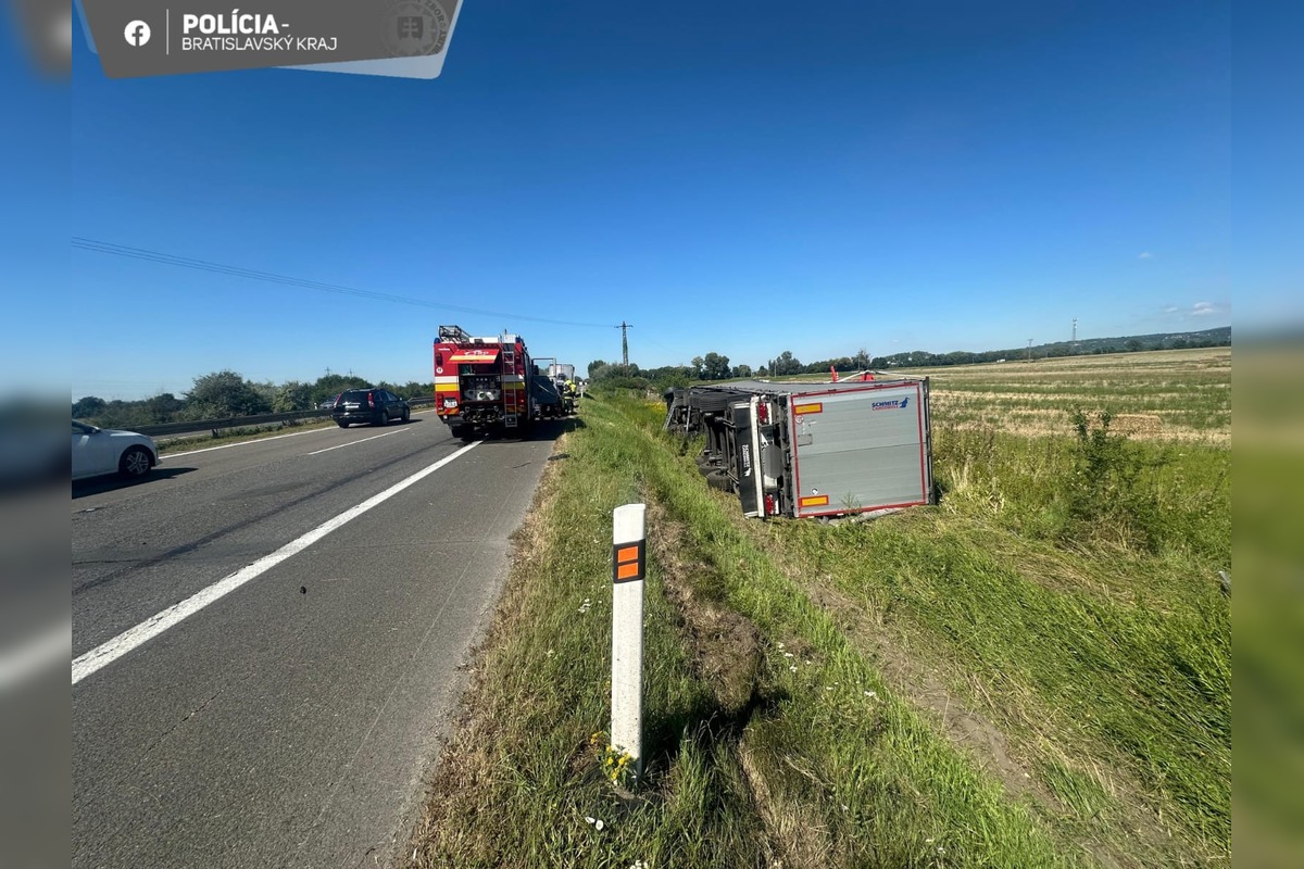 FOTO: Nehoda kamiónu na D2 v smere do Bratislavy, foto 2
