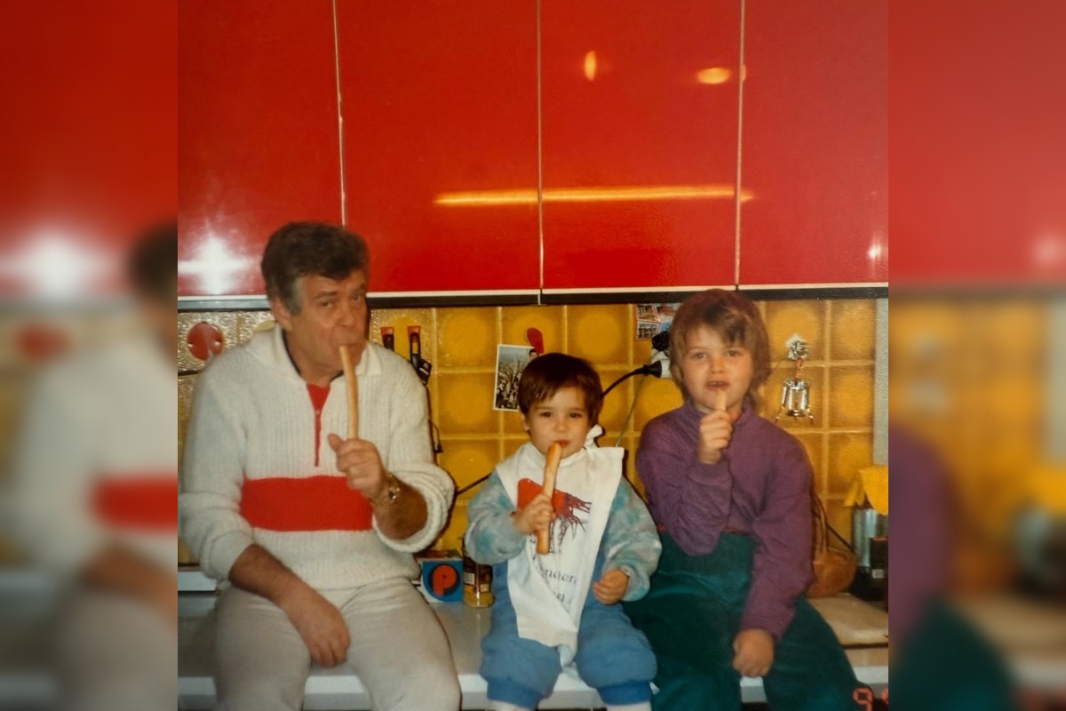 FOTO: Lucia Hlaváčková so svojím dedkom Oldom Hlaváčkom, foto 2