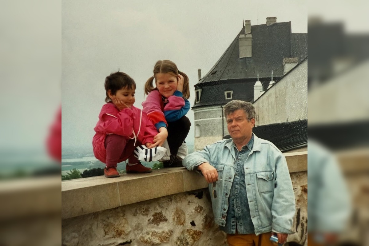 FOTO: Lucia Hlaváčková so svojím dedkom Oldom Hlaváčkom, foto 3