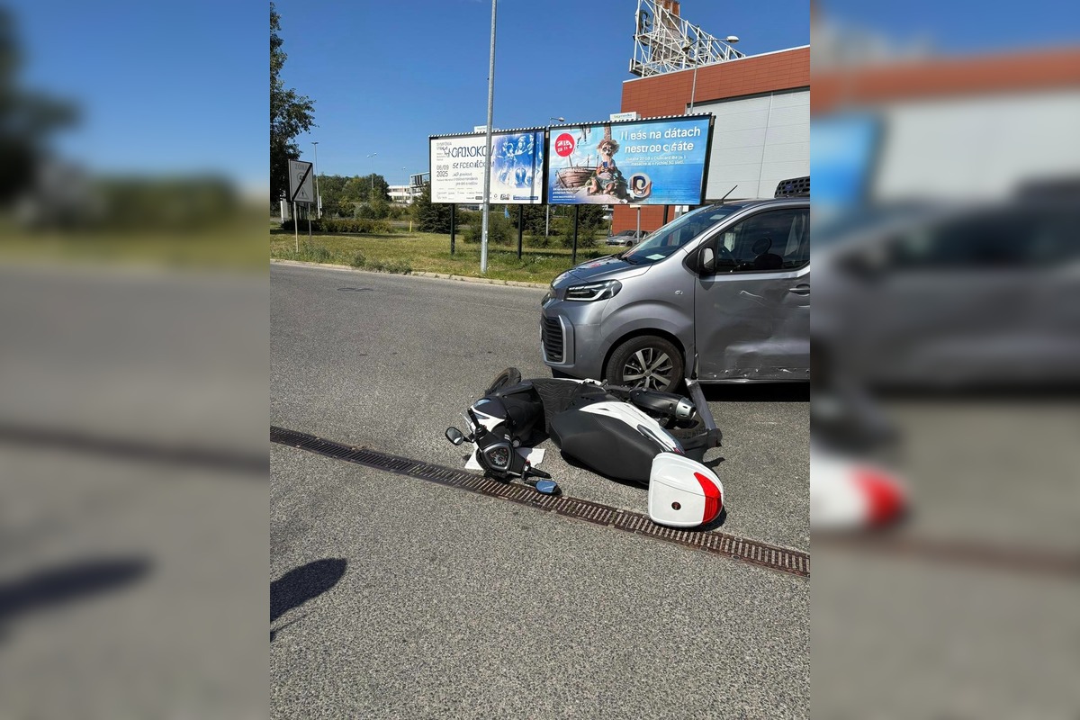FOTO: Nehoda motorky a dodávky na Lamačskej ceste, foto 3