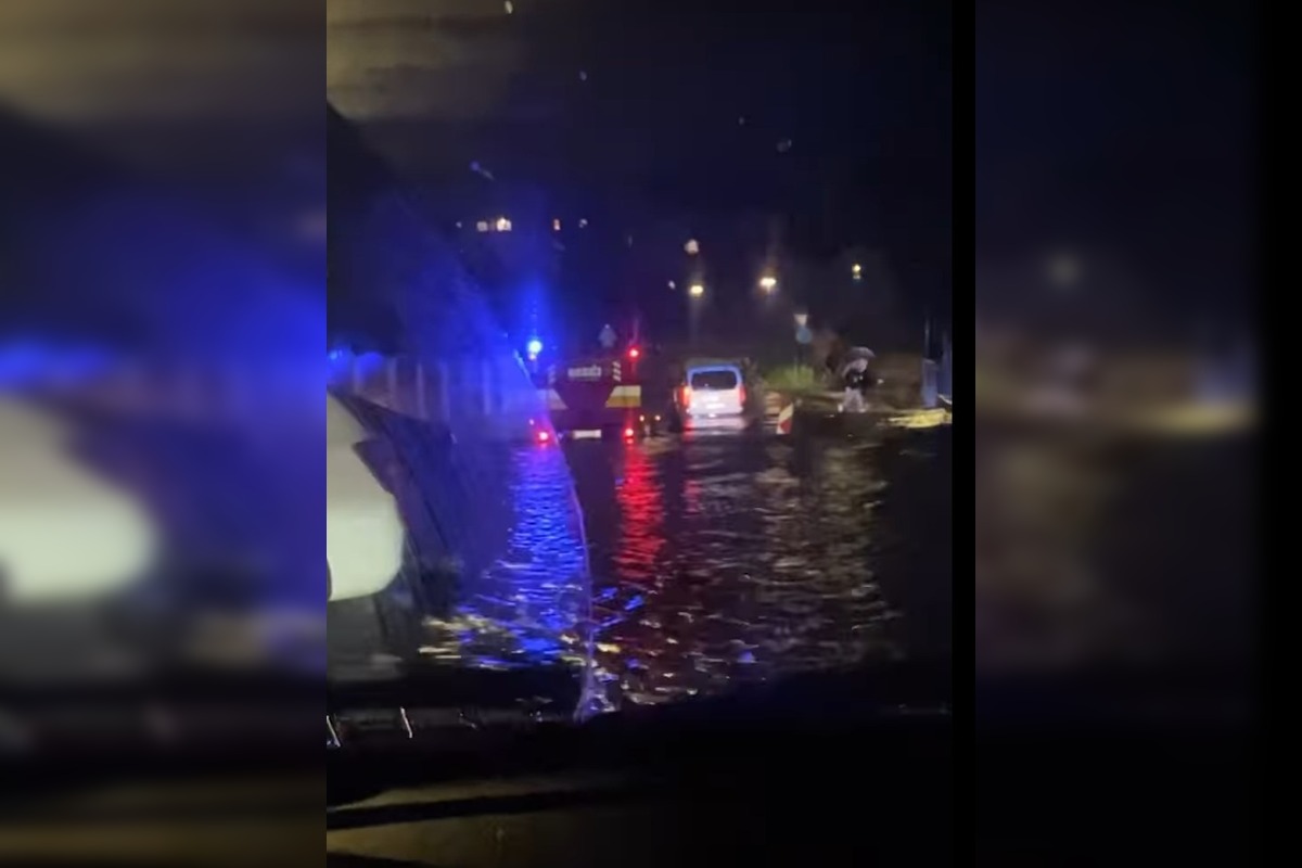 FOTO: Bratislavu poťapil hustý dážď, niektoré ulice zostali neprejazdné , foto 6