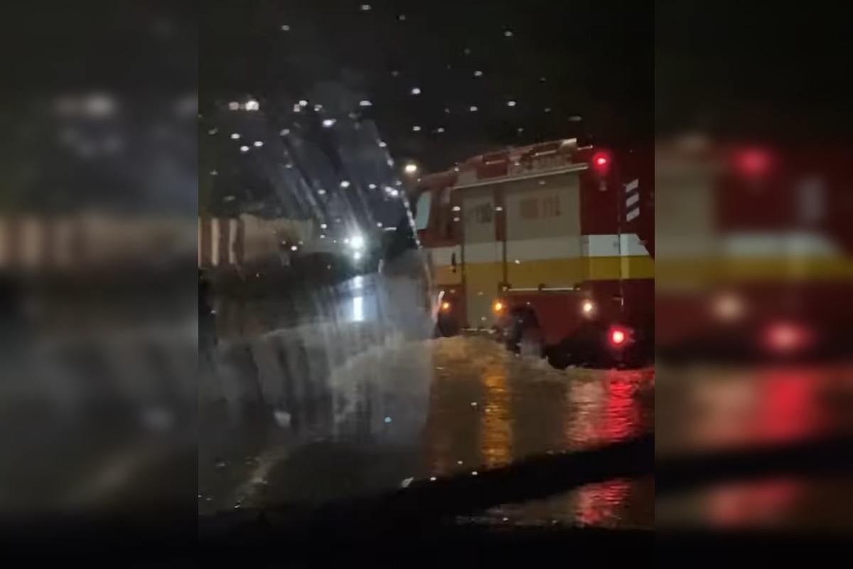 FOTO: Bratislavu poťapil hustý dážď, niektoré ulice zostali neprejazdné , foto 7