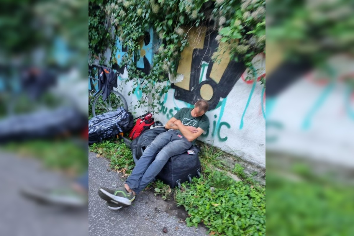 FOTO: Muž chytil zlodeja s taškami plnými lupu, foto 1