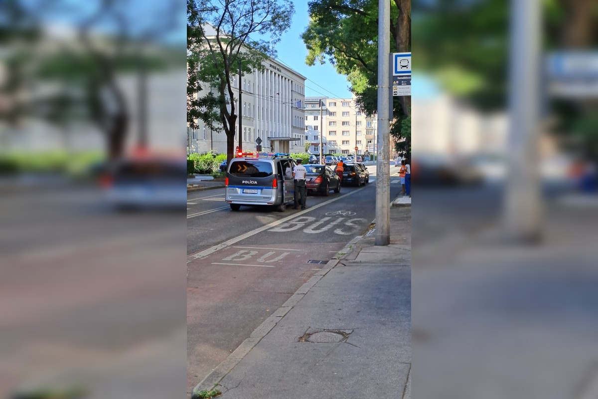 FOTO: Nehoda troch áut pri Justičnom paláci, foto 1