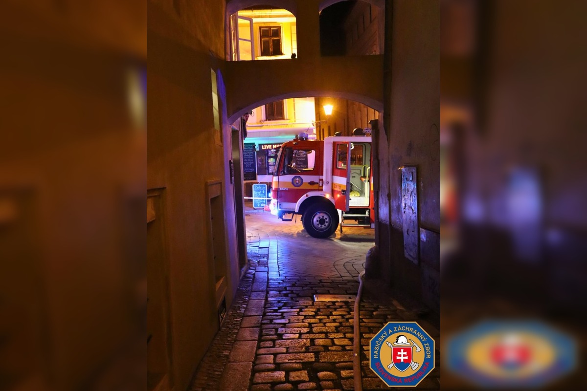 FOTO: Požiar na Baštovej ulici v Starom Meste, foto 1