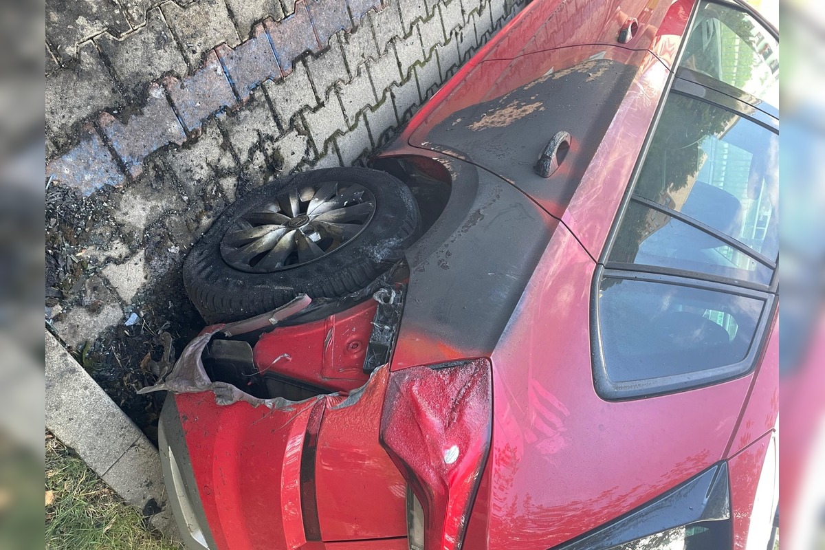 FOTO: Požiar auta na Osuského ulici v Petržalke, foto 3