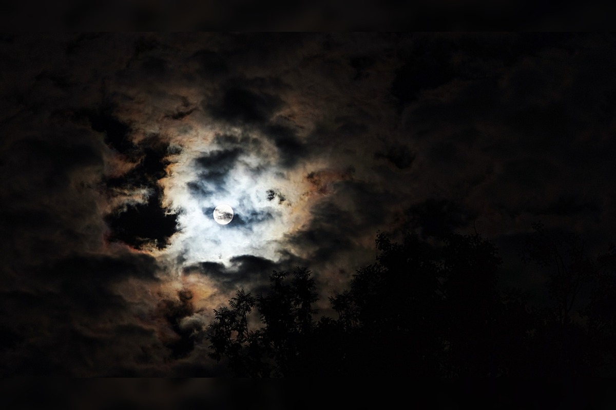 FOTO: Zatmenie mesiaca na Zámku Šimák v Pezinku, foto 2