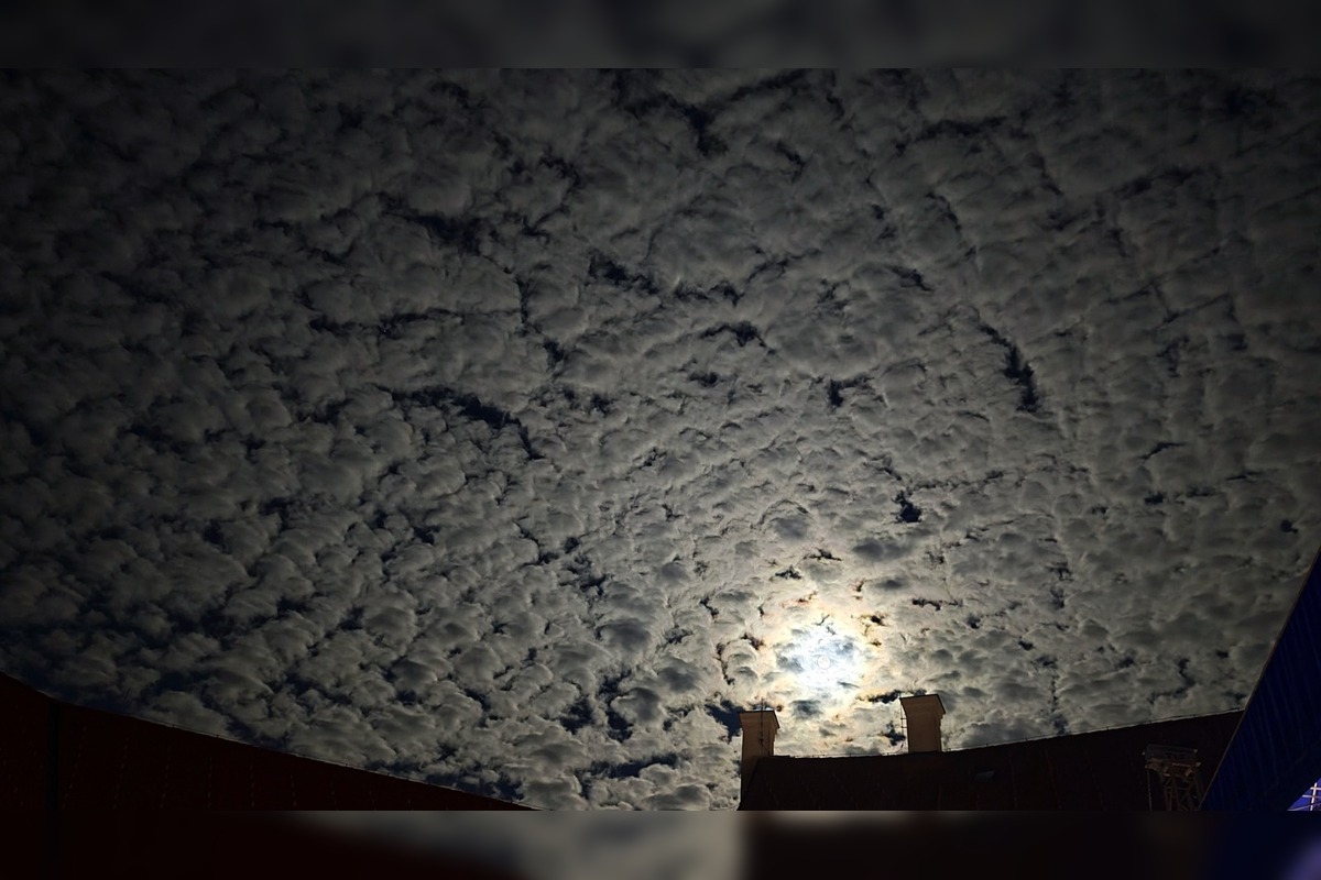 FOTO: Zatmenie mesiaca na Zámku Šimák v Pezinku, foto 3