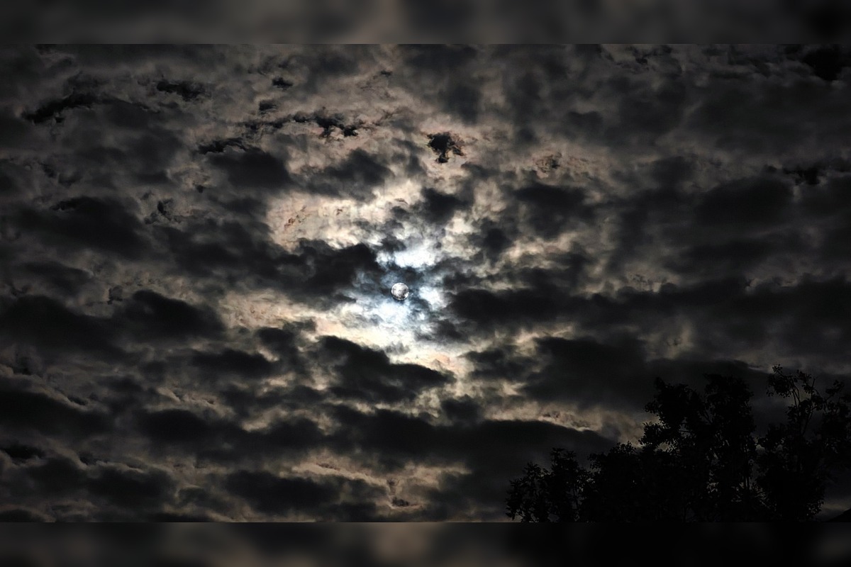 FOTO: Zatmenie mesiaca na Zámku Šimák v Pezinku, foto 4