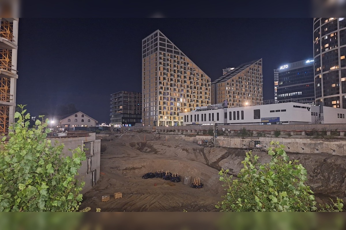 FOTO: Miesto nálezu leteckej bomby stráži polícia, foto 7