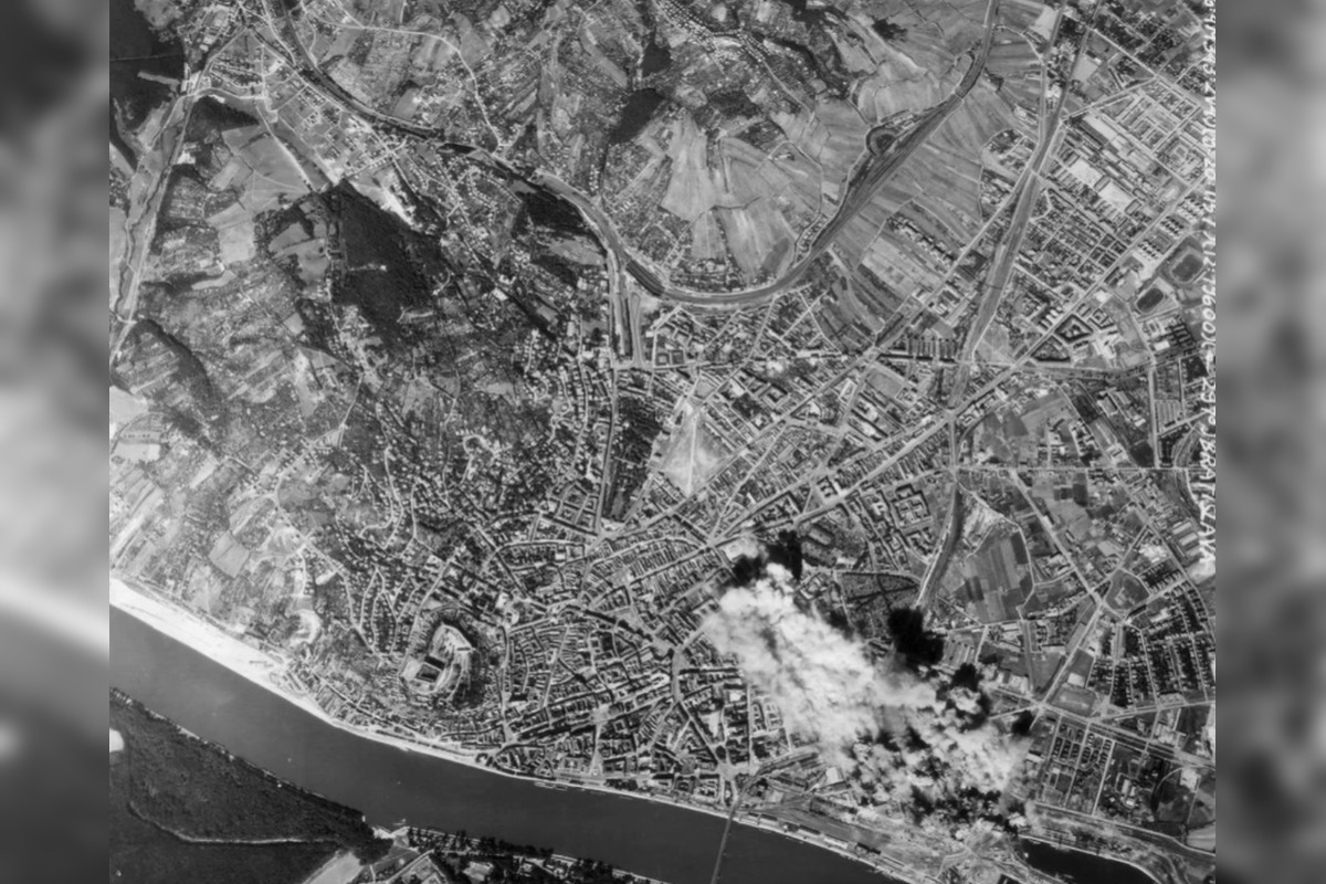 FOTO: Bombardovanie rafinérie Apollo, foto 7