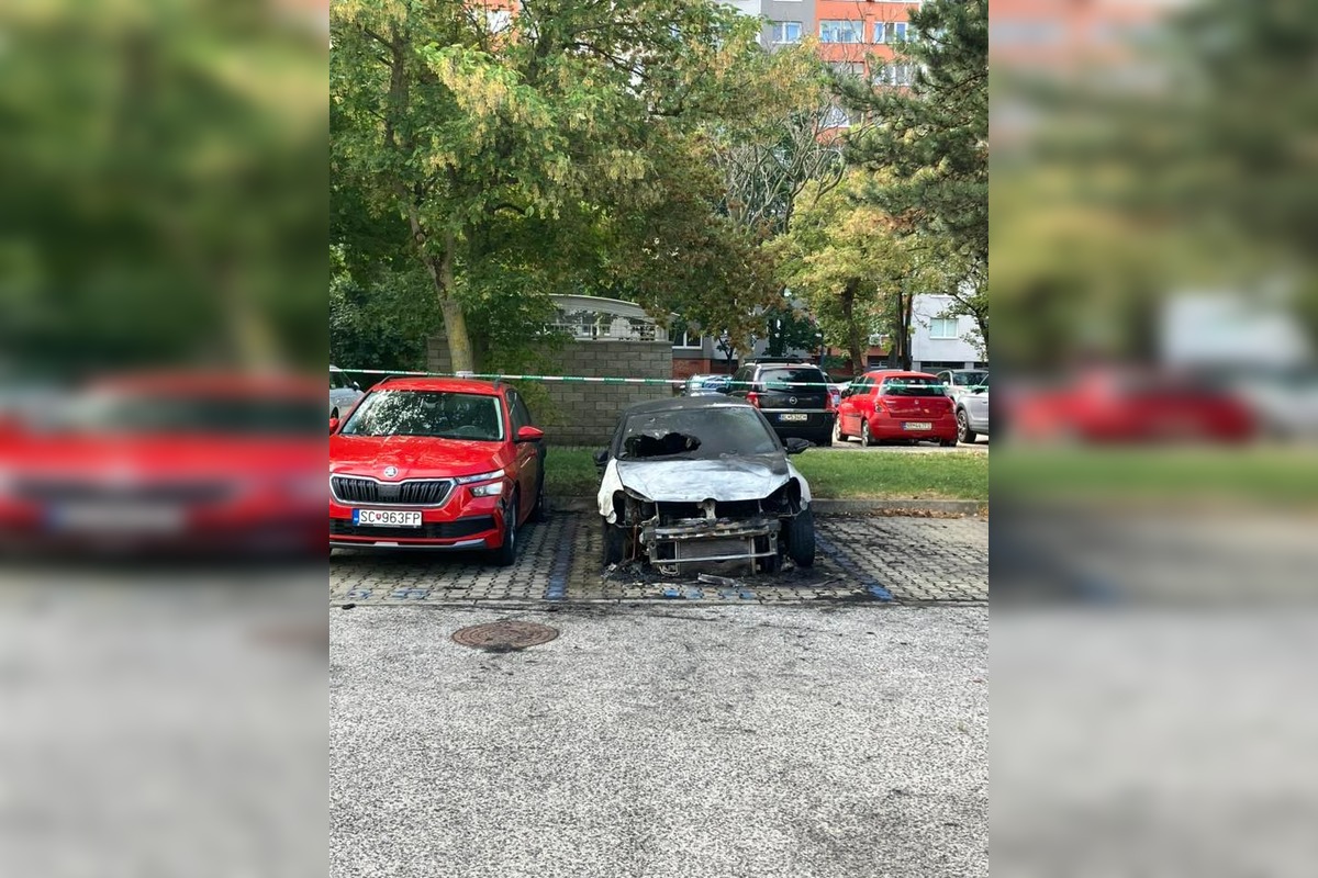 FOTO: Zhorené autá na Osuského ulici, foto 1