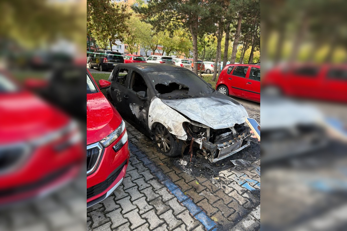 FOTO: Zhorené autá na Osuského ulici, foto 2