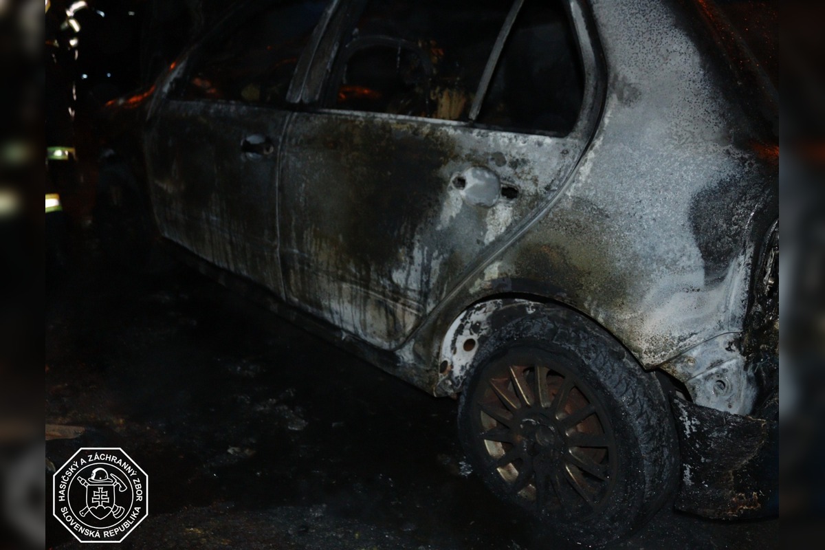 FOTO: Zhorené autá na Osuského ulici, foto 4