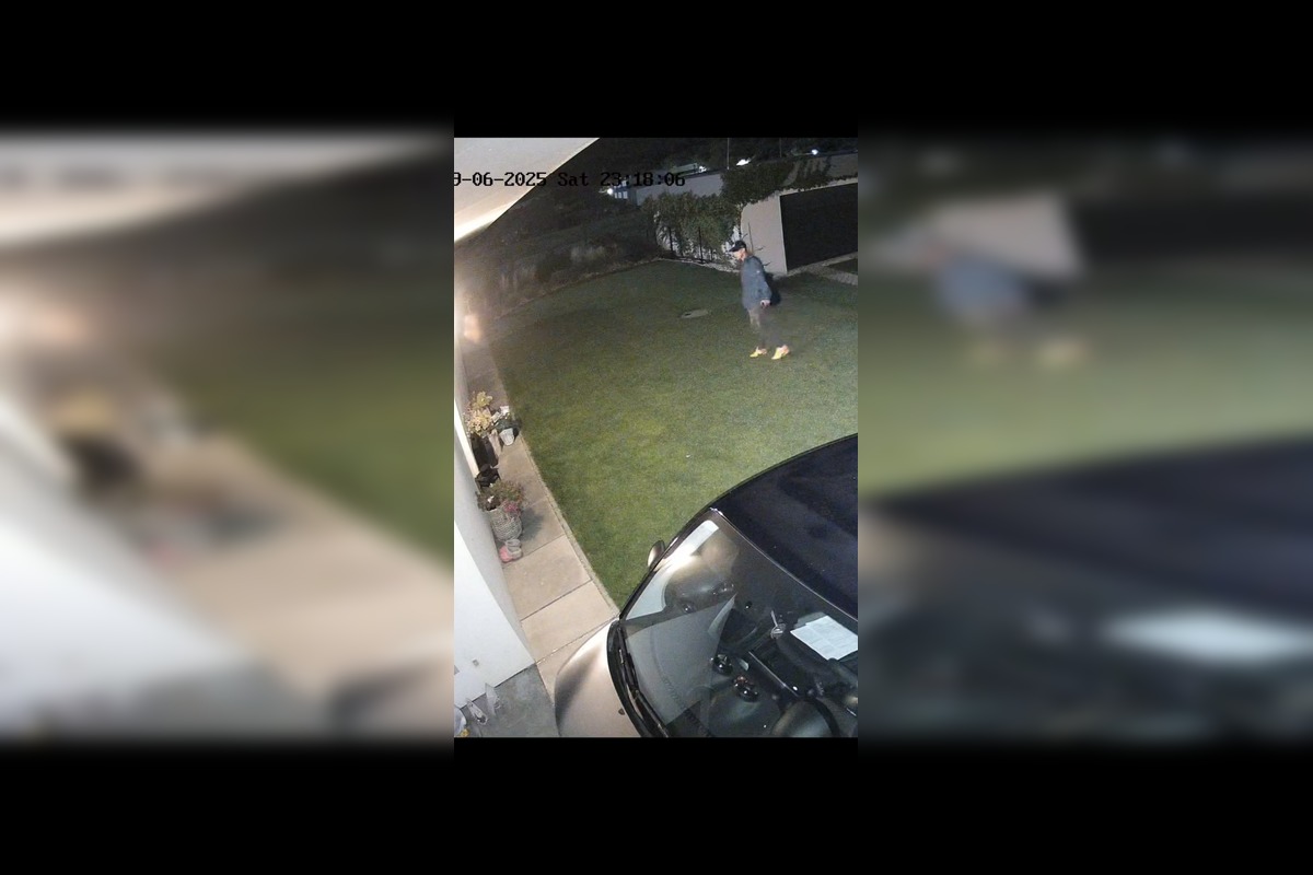 FOTO: Neznámy páchateľ vyčíňal za hranicami, rodine zo Slovenska odcudzil auto, foto 1