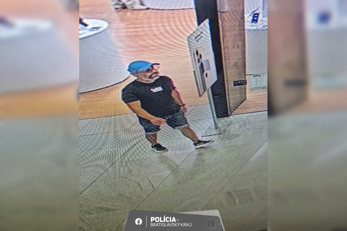 FOTO: Polícia pátra po mužovi na fotografiách, objasniť by mohol krádež v obchodnom centre v Bratislave, foto 1