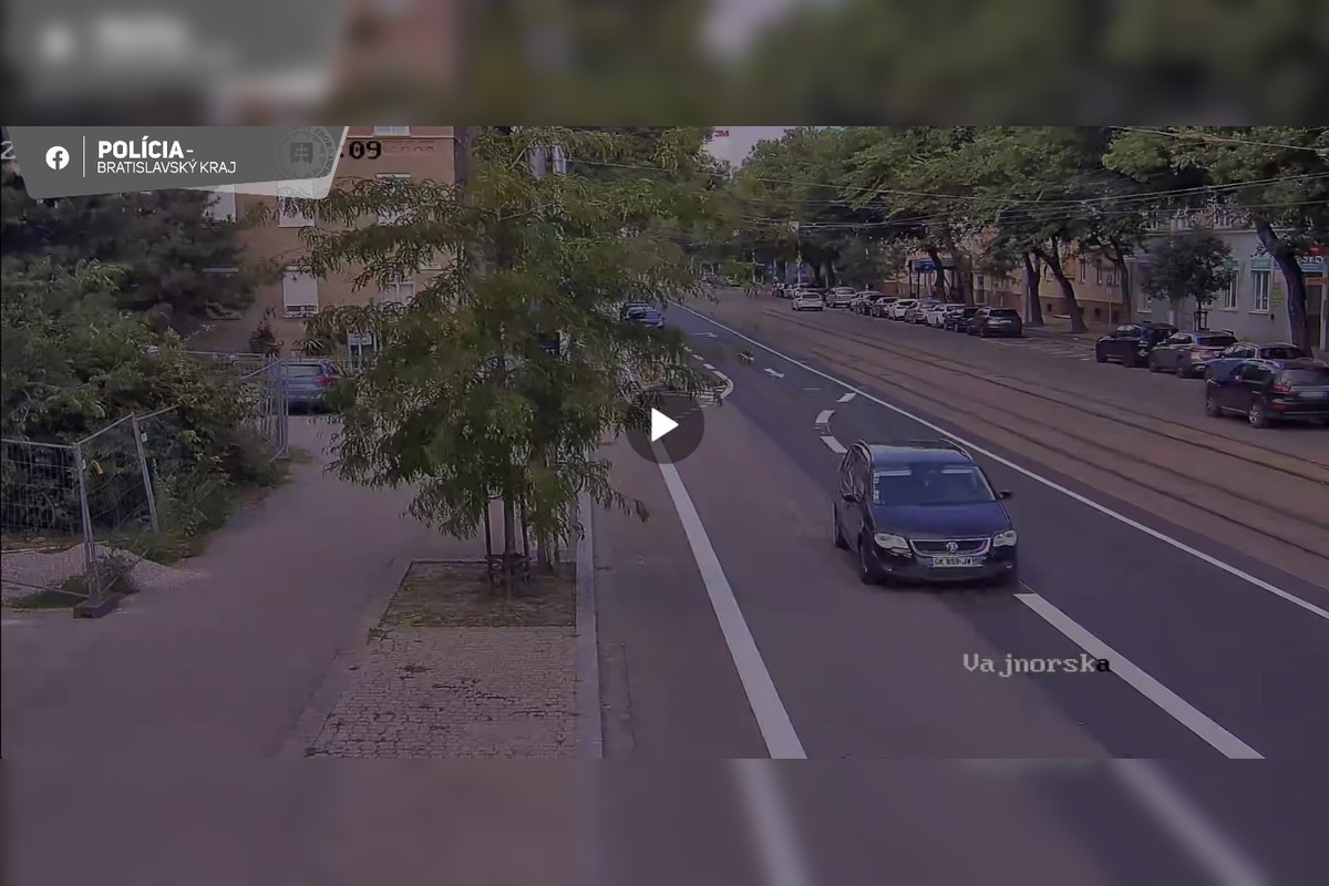 FOTO: Polícia pátra po mužovi na fotografiách, objasniť by mohol krádež v obchodnom centre v Bratislave, foto 2