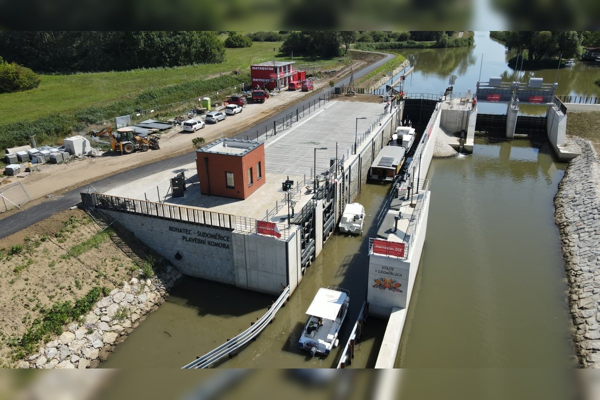 FOTO: Historický míľnik, Baťov kanál vedie po novom až do Hodonína, foto 5