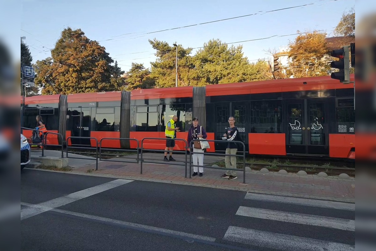 FOTO: Nehoda na Račianskej ulici, električka zrazila chlapca, foto 3