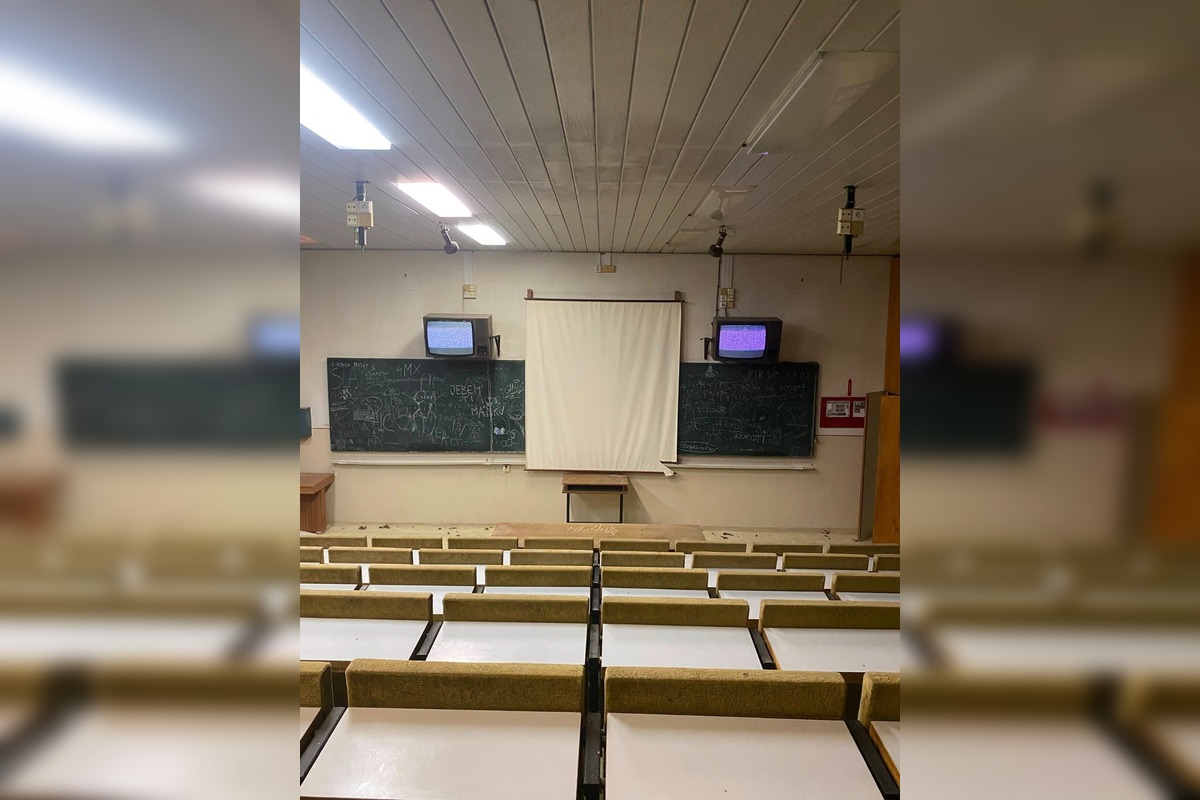 FOTO: Najzachovalejšia opustená škola na Slovensku sa nachádza v Modre, foto 9