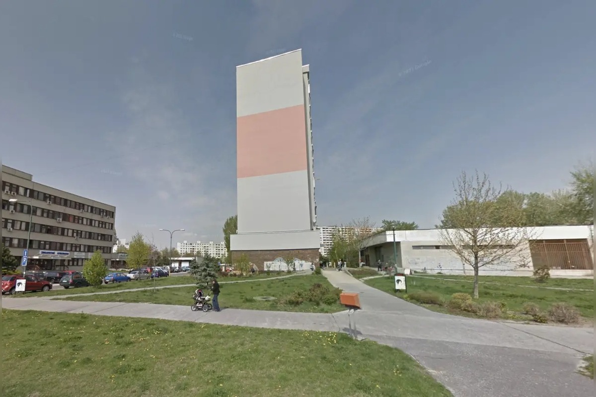 FOTO: OZ Konduktor spustilo verejnú zbierku na obnovu muralu v Petržalke, foto 4