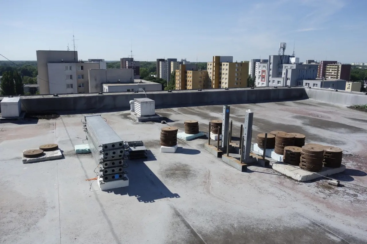 FOTO: OZ Konduktor spustilo verejnú zbierku na obnovu muralu v Petržalke, foto 6