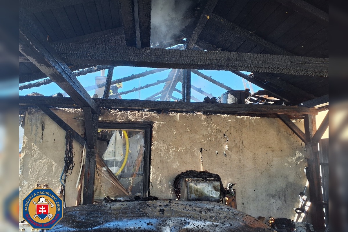 FOTO: Požiar domu v Slovenskom Grobe, foto 2