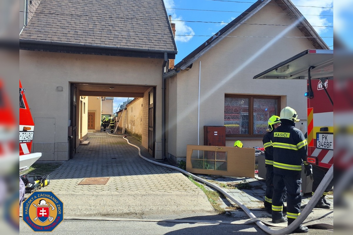 FOTO: Požiar domu v Slovenskom Grobe, foto 3
