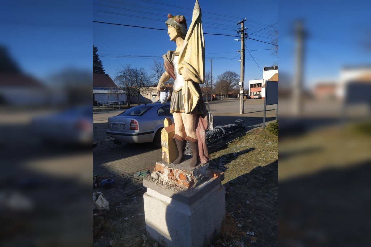 FOTO: Sucha svätého Floriána sa vrátila do Sološnice, získala nový šat, foto 2