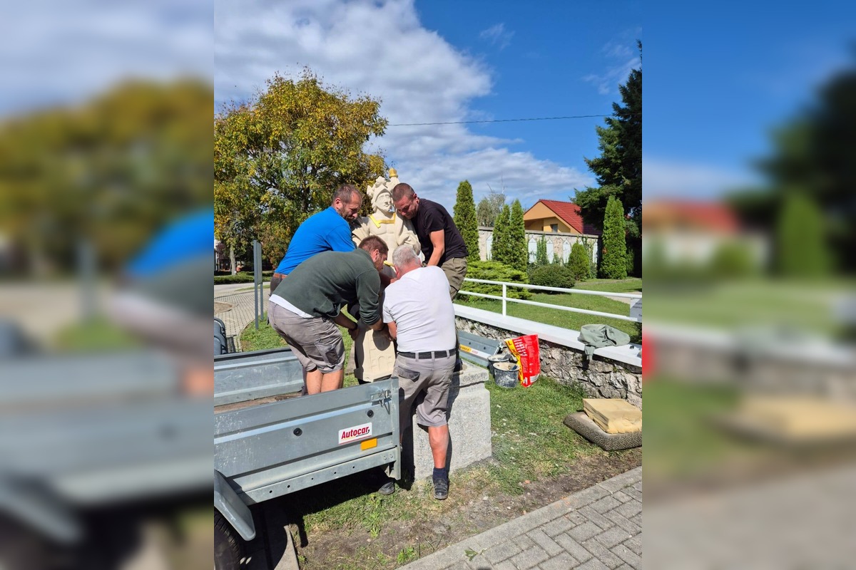 FOTO: Sucha svätého Floriána sa vrátila do Sološnice, získala nový šat, foto 3