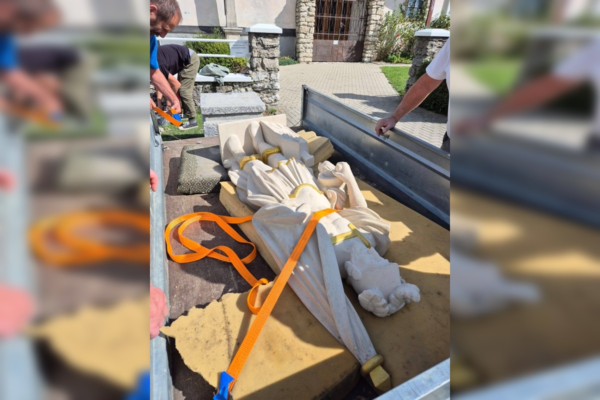 FOTO: Sucha svätého Floriána sa vrátila do Sološnice, získala nový šat, foto 6