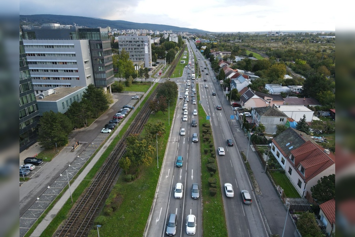 FOTO: Kolóny na Račianskej spôsobila zmena svetelnej signalizácie pre električky, foto 4