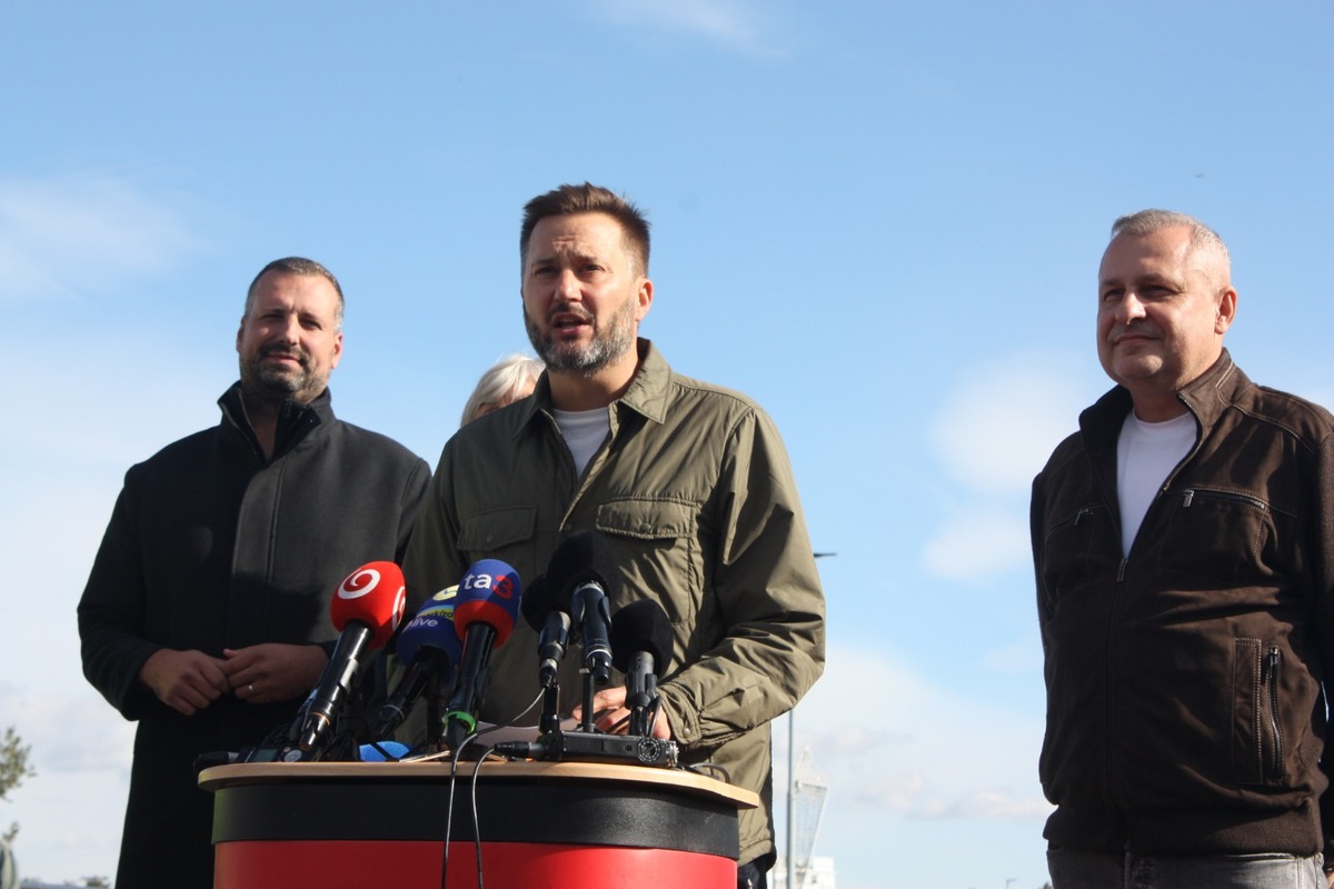 FOTO: Otvorenie mostu na Hradskej ulici, toto sú prvé autá, ktoré po ňom prešli, foto 16