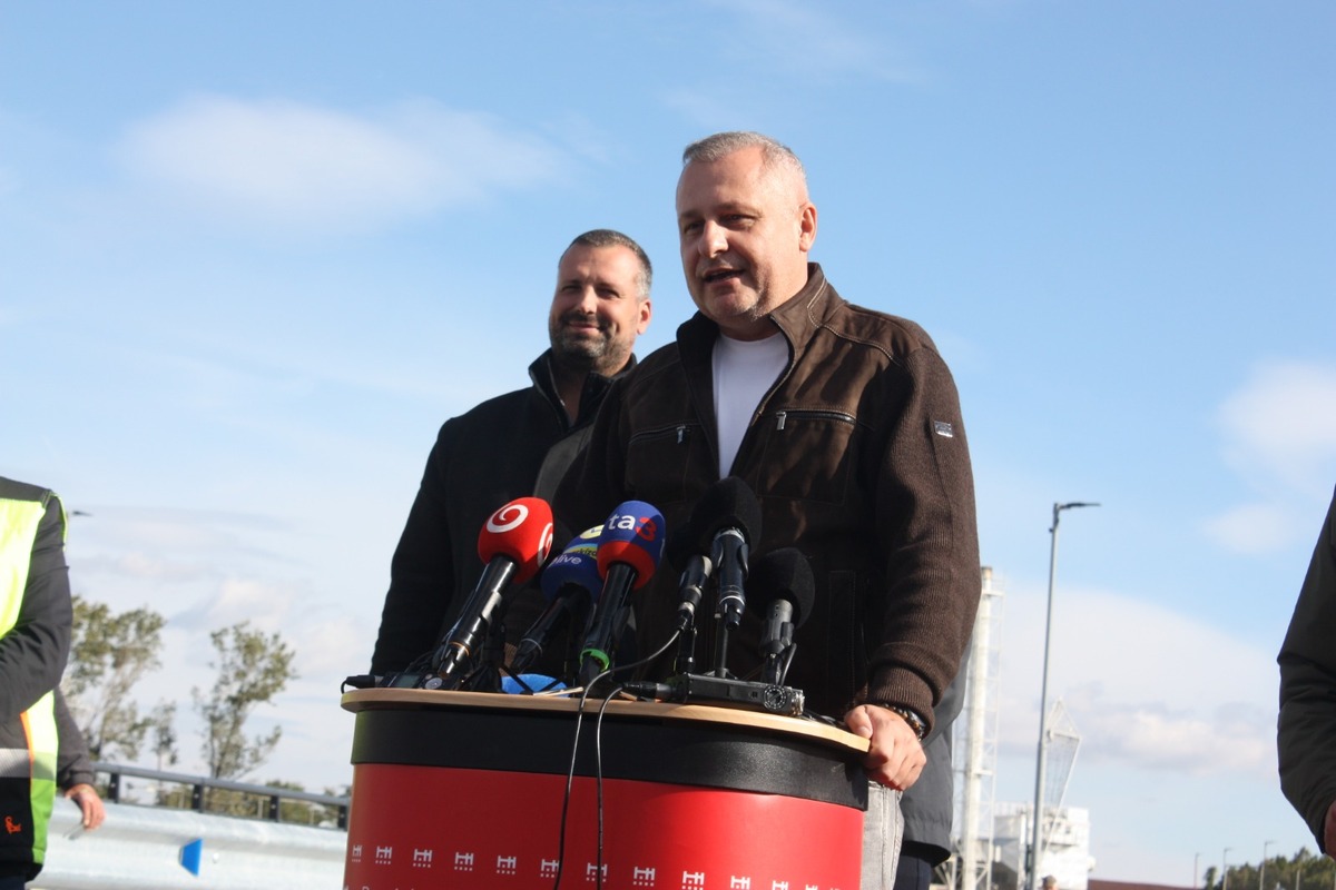 FOTO: Otvorenie mostu na Hradskej ulici, toto sú prvé autá, ktoré po ňom prešli, foto 20